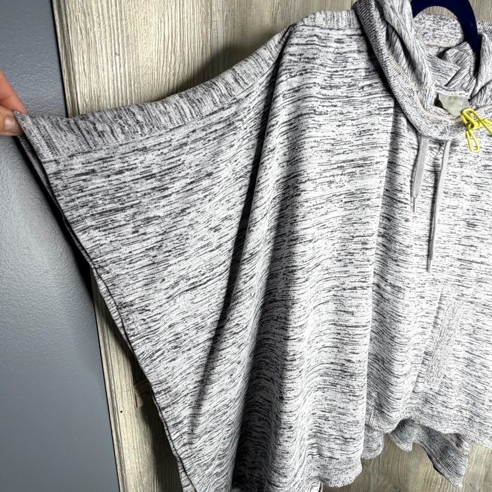 Athleta Blissful Hooded Poncho Sweatshirt Grey Heathered - Picture 3 of 7